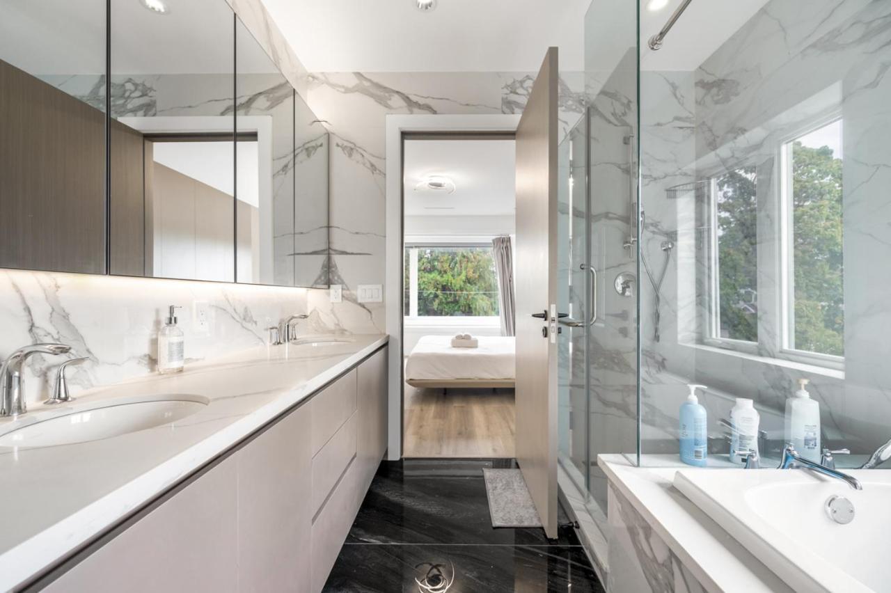 הוילה Charming And Modern Retreat In Vancouver Trendy 42Nd Avenue Neighbourhood מראה חיצוני תמונה