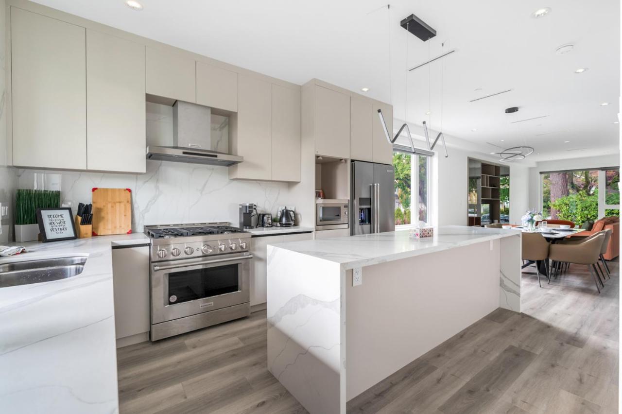 הוילה Charming And Modern Retreat In Vancouver Trendy 42Nd Avenue Neighbourhood מראה חיצוני תמונה